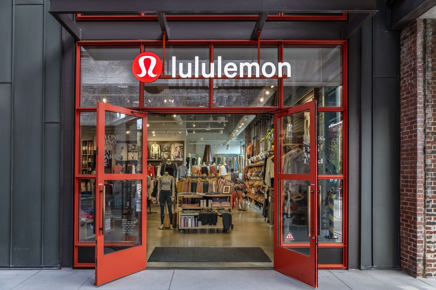 Lululemon增长策略